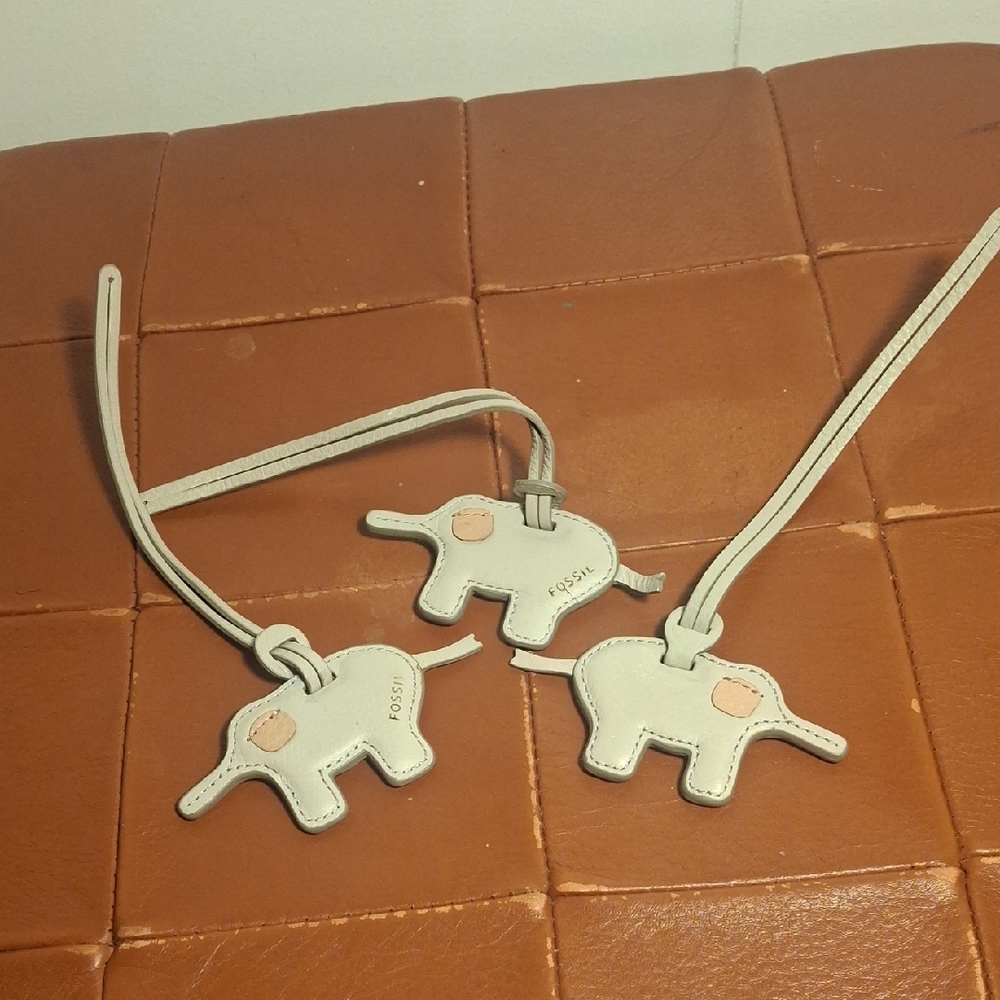 Fossil Cream Leather Elephant Bag Charms - Picture 1 of 2